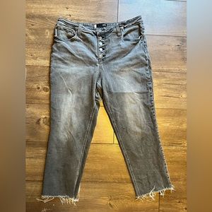 Kut Rachel Mom Jean with buttonfly